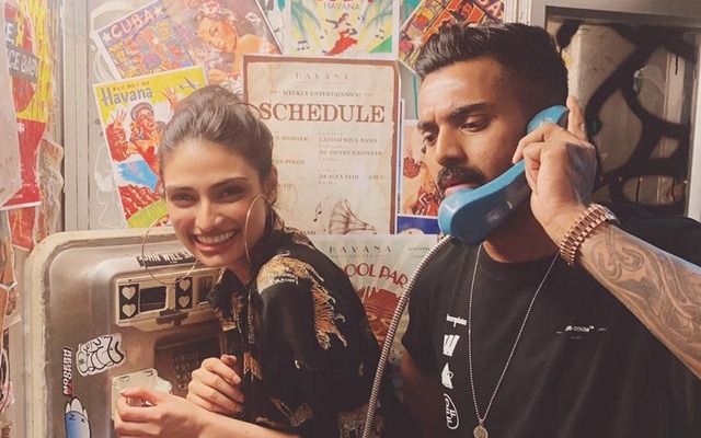 Actor Sunil Shetty Reacts Over Daughter Athiya's Picture With KL Rahul: Earlier this year, the cricketer KL Rahul name linked with Bollywood actress Niddhi Agarwal