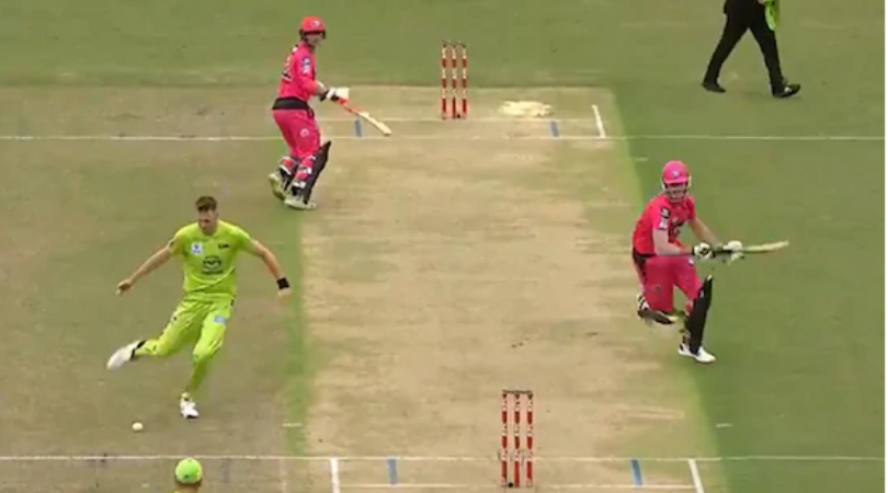 Chris Morris Footwork Helped The Team To Seal Brilliant Run Out In BBL Match: In the cricket, batsmen are often praised to play shots using their brilliant footwork.
