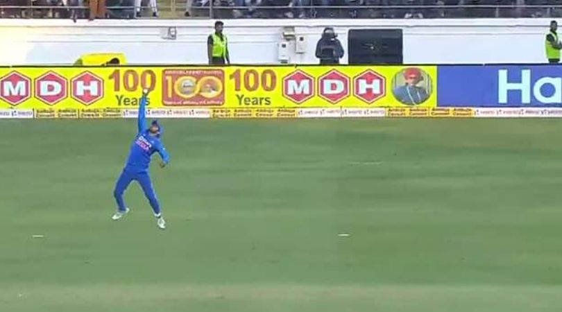 Manish Pandey dismissed David Warner with a one-handed catch: On Friday, Indian player Manish Pandey took a stunning catch to dismiss Australian