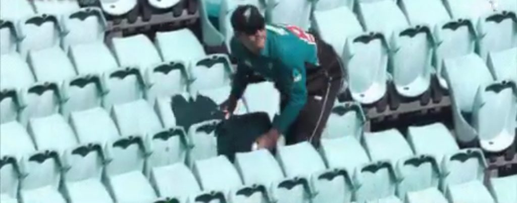 during the game, a hilarious incident took place when Lockie Ferguson turned into a spectator to get back the ball from the stands.