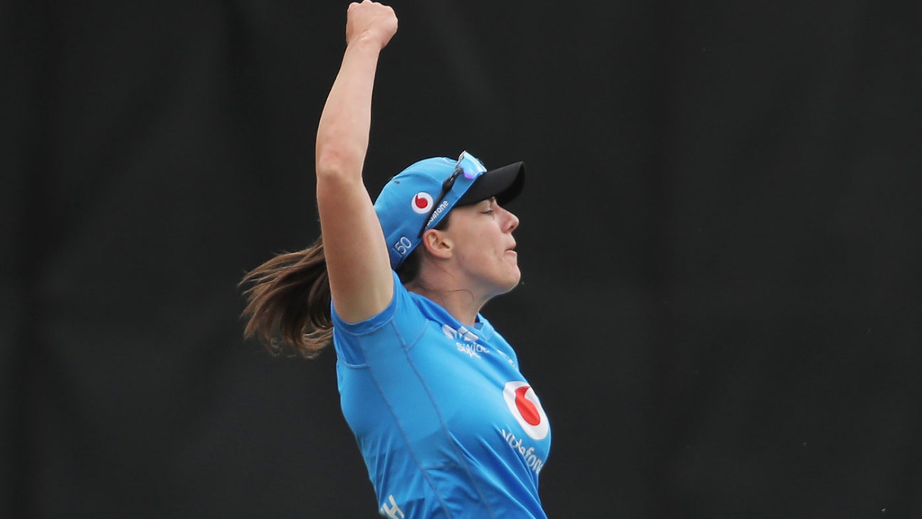 Women’s Big Bash League: A special effort in the field sends Amelia Kerr back to the pavilion