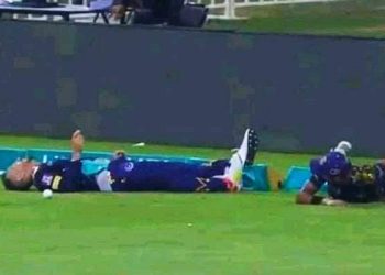 Faf du Plessis collides with Mohammad Hasnain (Pic - Sony Sports Network)