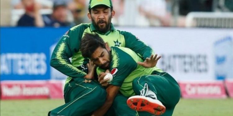 In the high scoring 1st T20 game between England and Pakistan, Haris Rauf grabbed a tremendous catch.