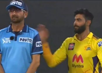 Ravindra Jadeja and Umpire Anil Chaudhary (Pic - Disney+Hotstar/IPL)