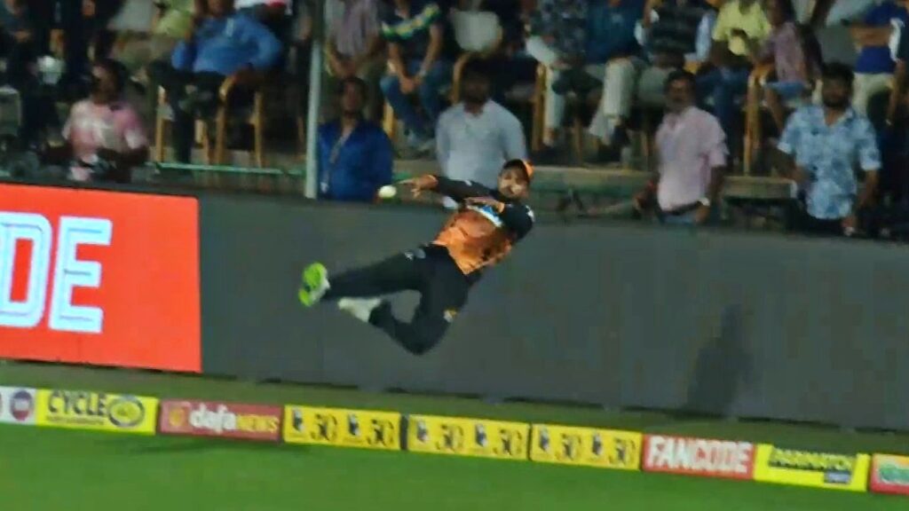 Manish Pandey fielding in Maharaja Trophy KSCA