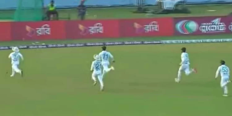 Bangladesh Fielders Running To Stop the Ball
