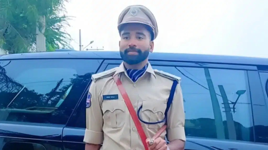 Mohammed Siraj in DSP Uniform