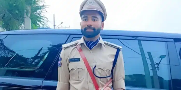 Mohammed Siraj in DSP Uniform