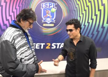 WATCH: Sachin Tendulkar and Amitabh Bachchan Bring Back Childhood Memories With Finger Cricket