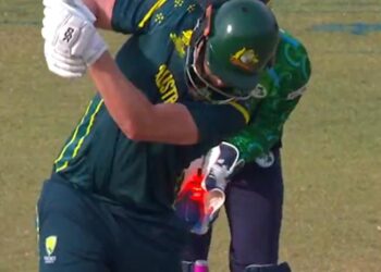 Spinner Matthew Humphreys' 110 km/h thunderbolt uproots Matt Renshaw’s middle stump