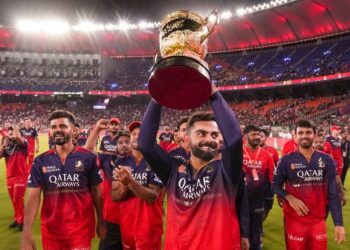 IPL 2026: Virat Kohli breaks MS Dhoni's record, enters Elite T20 Club with Chris Gayle