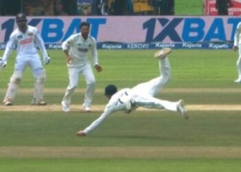 WATCH: Shubman Gill Pulls Off Sensational Diving Catch vs Sri Lanka, Ian Bishop Left in Awe