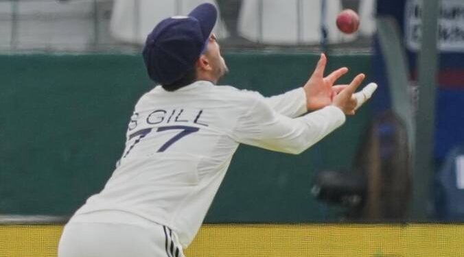 Watch: Shubman Gill Pulls Off Stunning Running Catch to Dismiss Kamindu Mendis